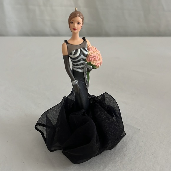 Barbie Hallmark Keepsake ornament 40th anniversary gala celebration - Picture 3 of 8